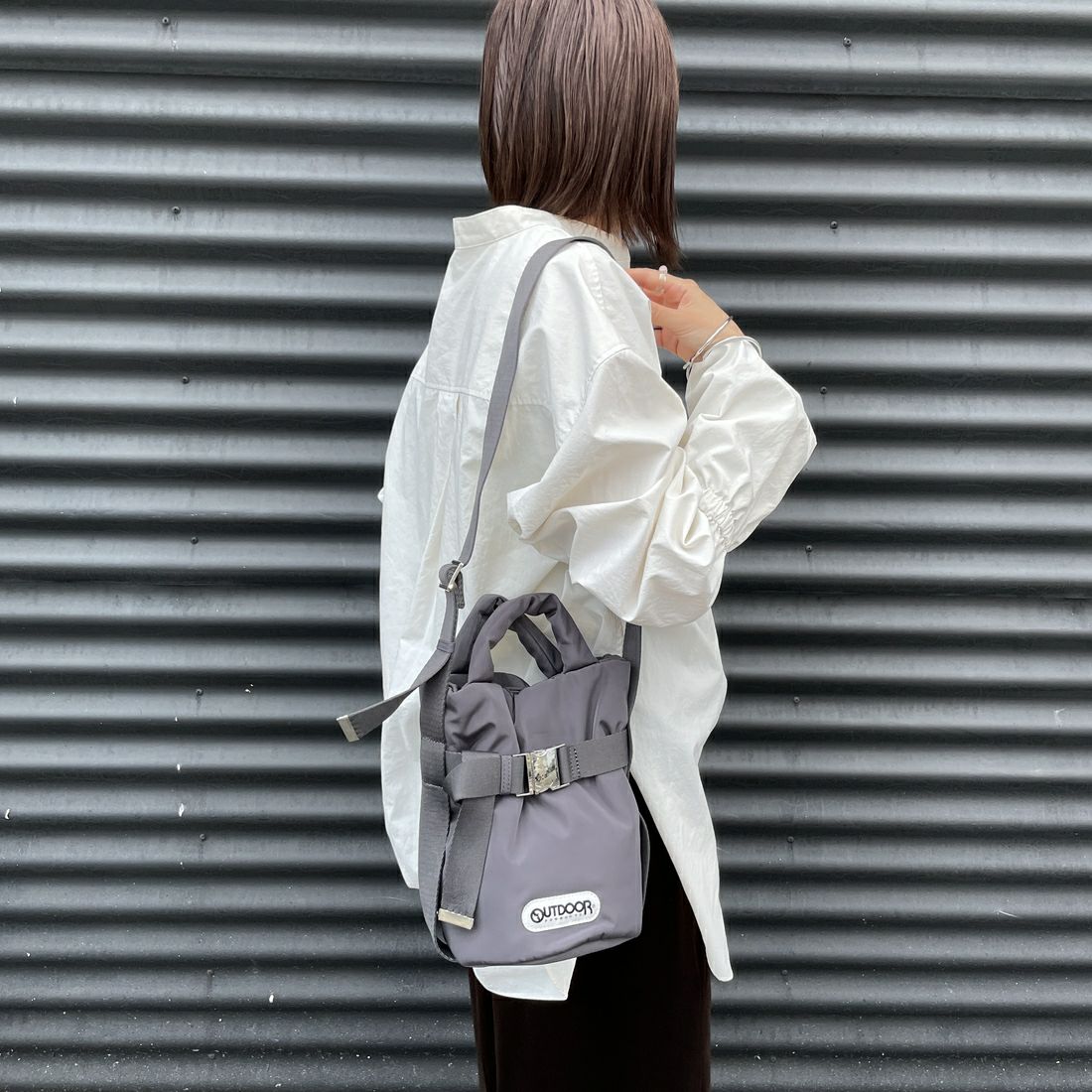 OUTDOOR PRODUCTS [アウトドアプロダクツ] 2WAYベルトトートバッグ [BR-OUT-25AW03] CHARCOAL