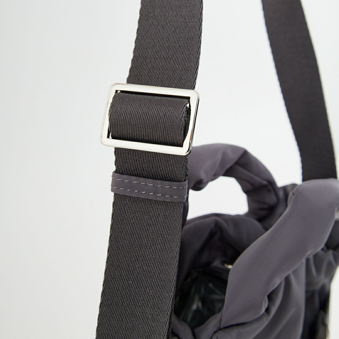 OUTDOOR PRODUCTS [アウトドアプロダクツ] 2WAYベルトトートバッグ [BR-OUT-25AW03] CHARCOAL