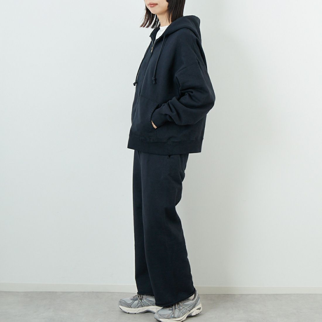 BOW WOW [バウワウ] ジップフーディ [BW252-ZH] BLACK &&モデル身長：162cm 着用サイズ：S&&
