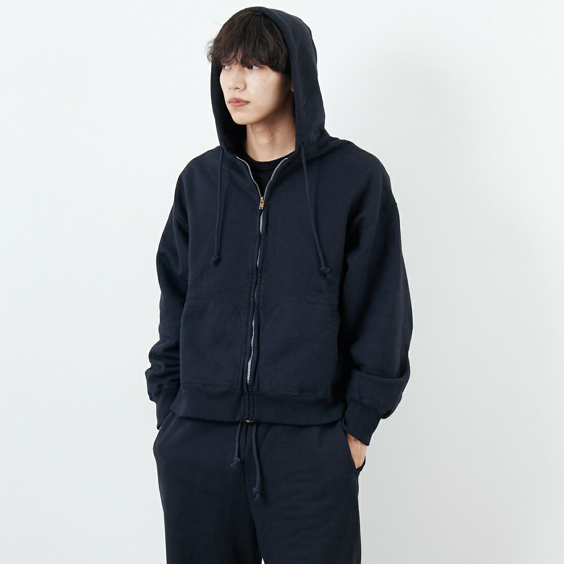 BOW WOW [バウワウ] ジップフーディ [BW252-ZH] BLACK &&モデル身長：179cm 着用サイズ：L&&