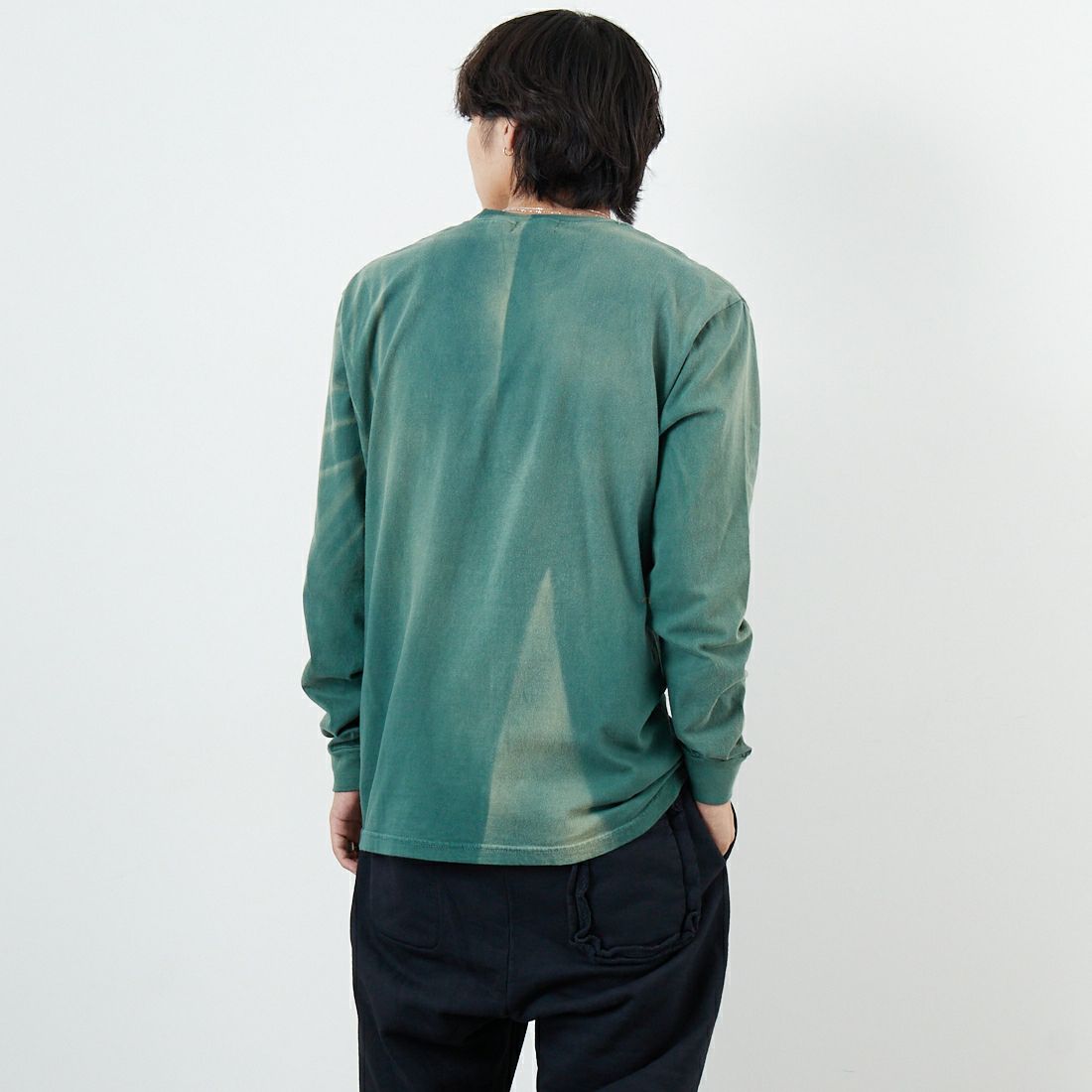 BOW WOW [バウワウ] ARMY エイジドロングスリーブTシャツ [BW252-AL] AGED GREEN &&モデル身長：179cm 着用サイズ：L&&