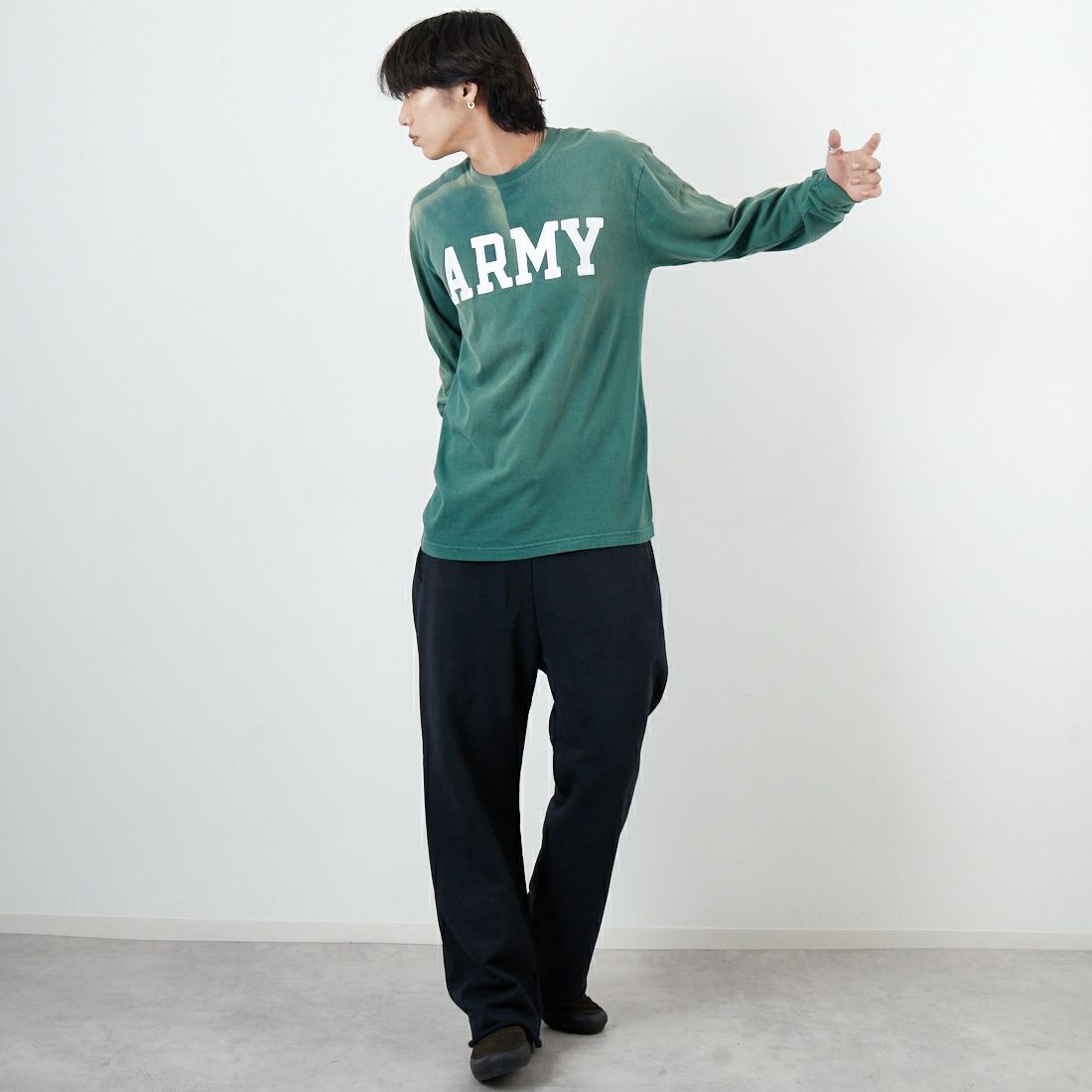 BOW WOW [バウワウ] ARMY エイジドロングスリーブTシャツ [BW252-AL] AGED GREEN &&モデル身長：179cm 着用サイズ：L&&