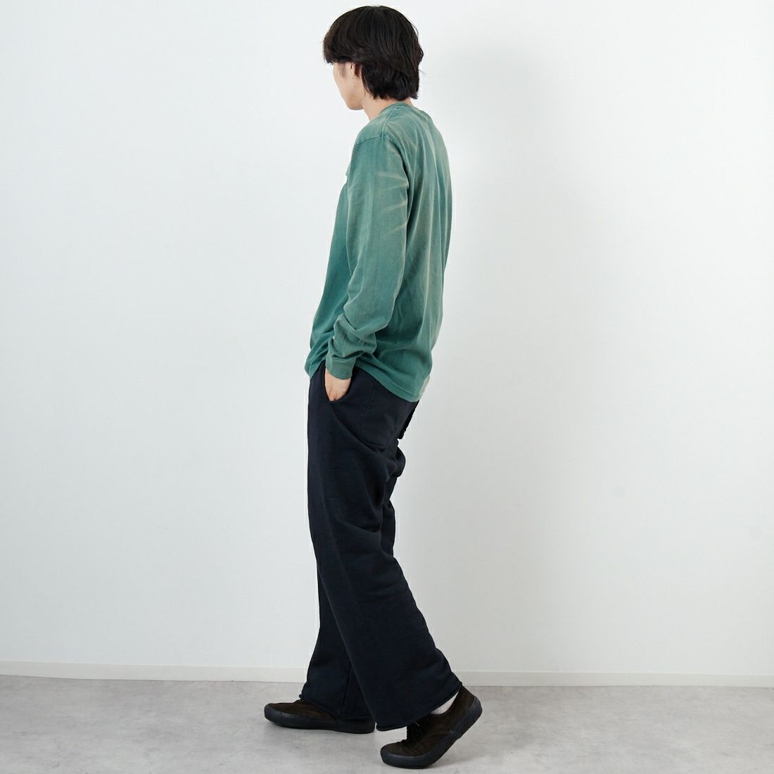 BOW WOW [バウワウ] ARMY エイジドロングスリーブTシャツ [BW252-AL] AGED GREEN &&モデル身長：179cm 着用サイズ：L&&
