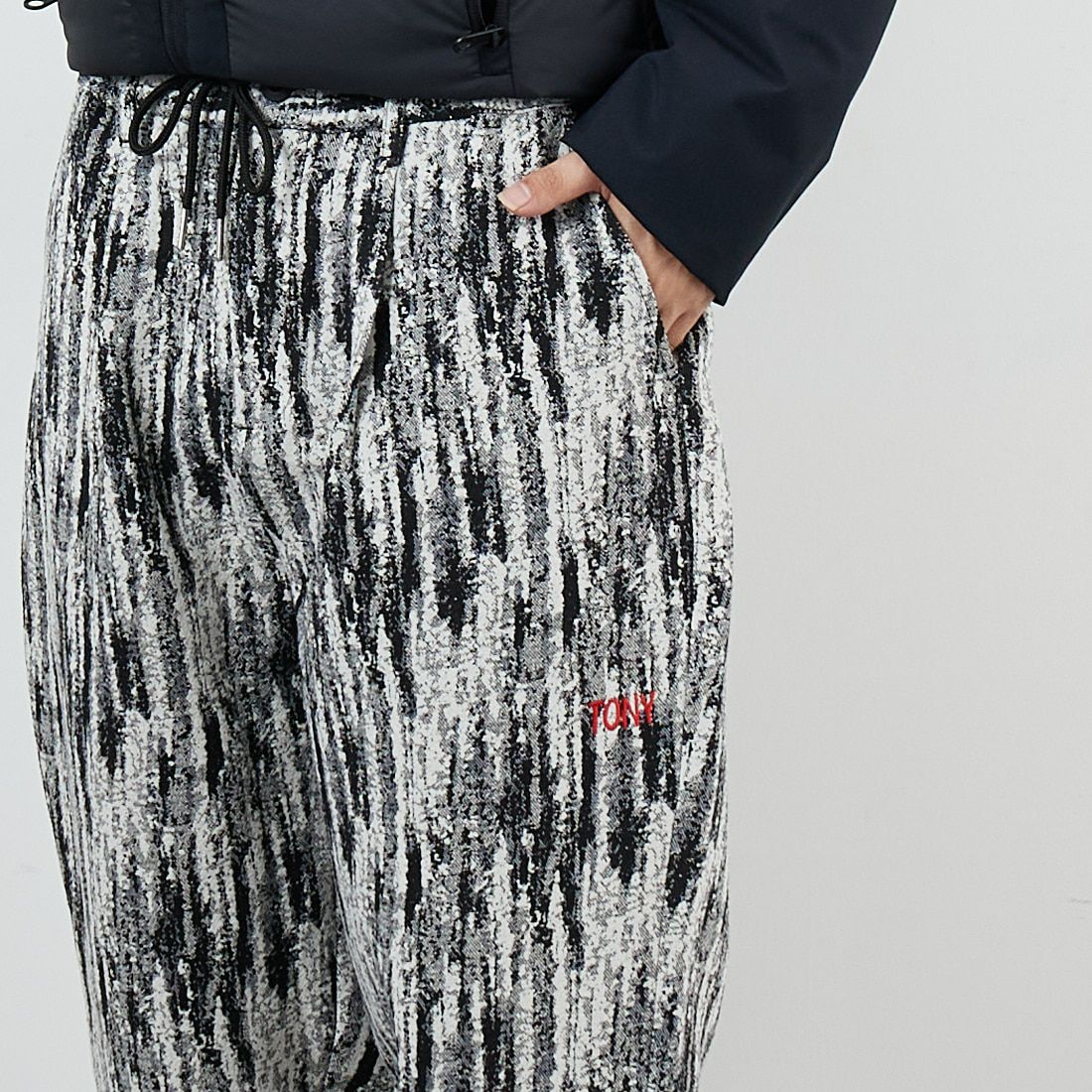 Tony Taizsun [トニータイズサン] トニー ゴブランフレアパンツ [25FW-009] BLACK &&モデル身長：179cm 着用サイズ：L&&