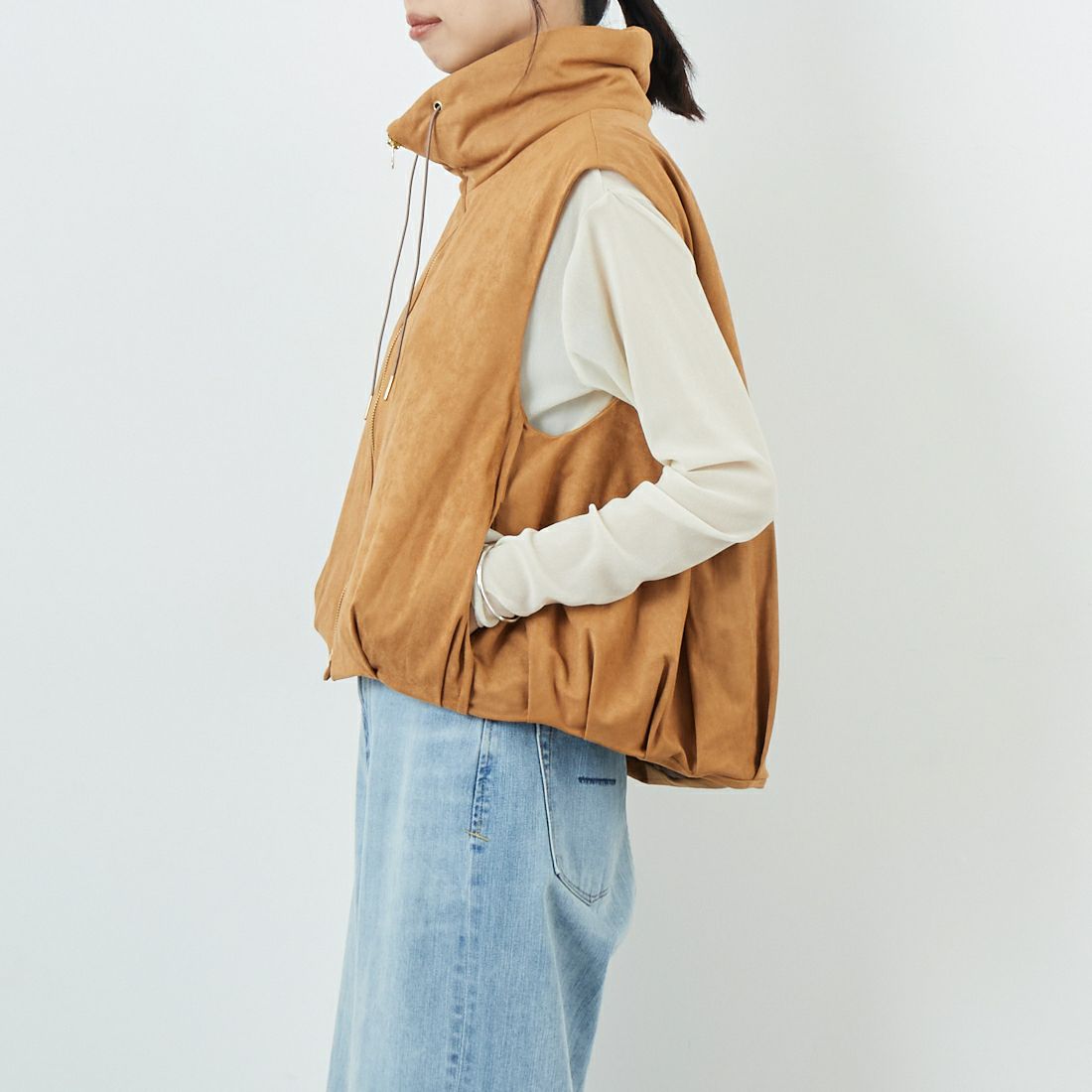Margaux vintage [マルゴーヴィンテージ] スエードベスト [MG-JK-25110-A] CAMEL &&モデル身長：162cm 着用サイズ：F&&