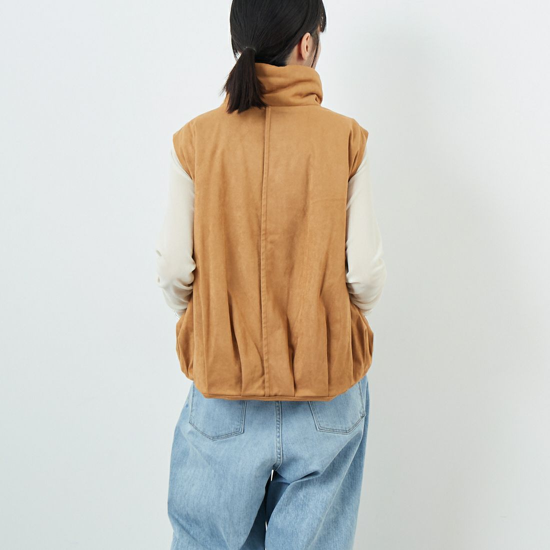 Margaux vintage [マルゴーヴィンテージ] スエードベスト [MG-JK-25110-A] CAMEL &&モデル身長：162cm 着用サイズ：F&&