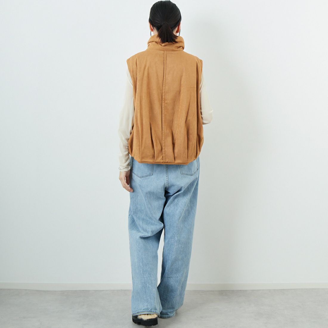 Margaux vintage [マルゴーヴィンテージ] スエードベスト [MG-JK-25110-A] CAMEL &&モデル身長：162cm 着用サイズ：F&&