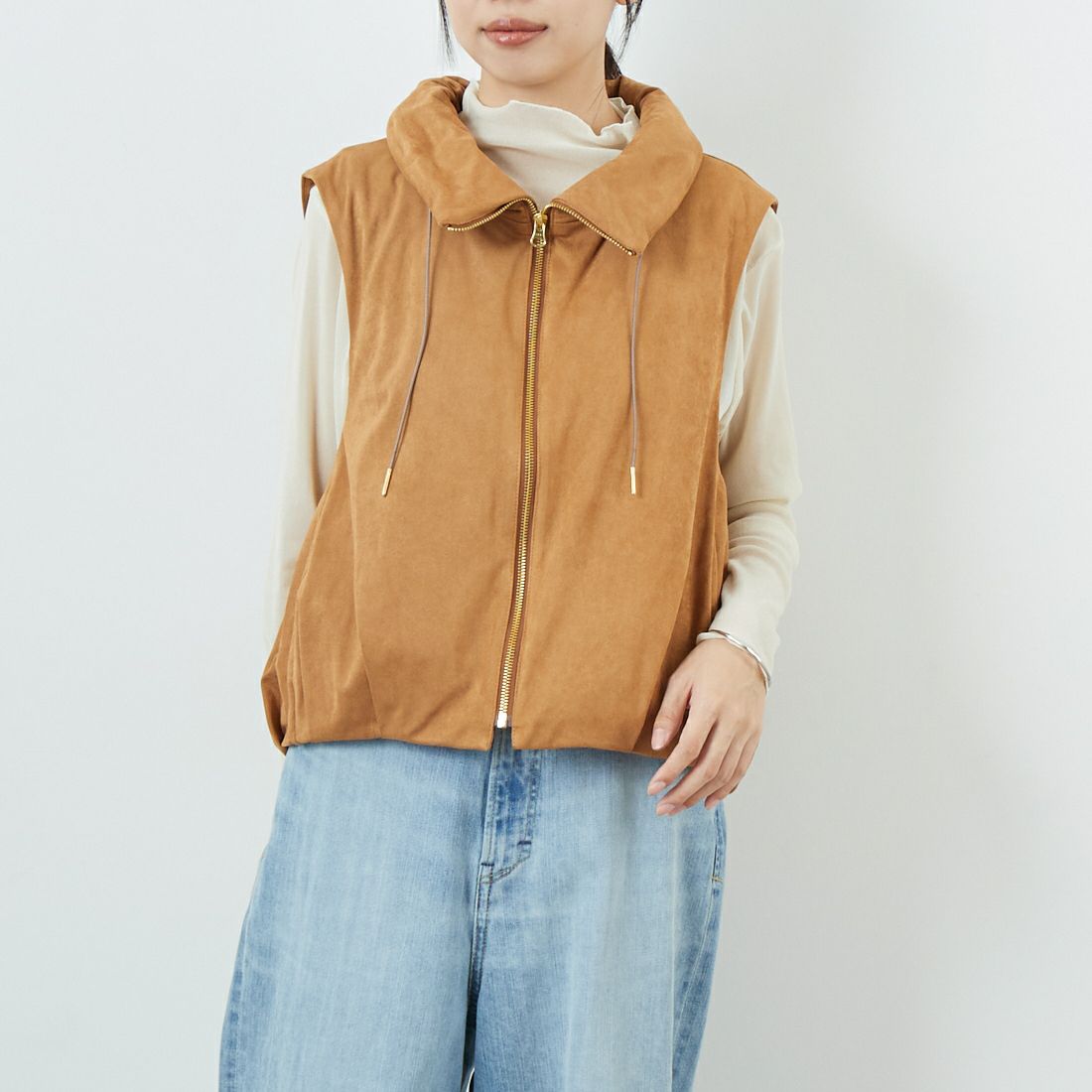 Margaux vintage [マルゴーヴィンテージ] スエードベスト [MG-JK-25110-A] CAMEL &&モデル身長：162cm 着用サイズ：F&&