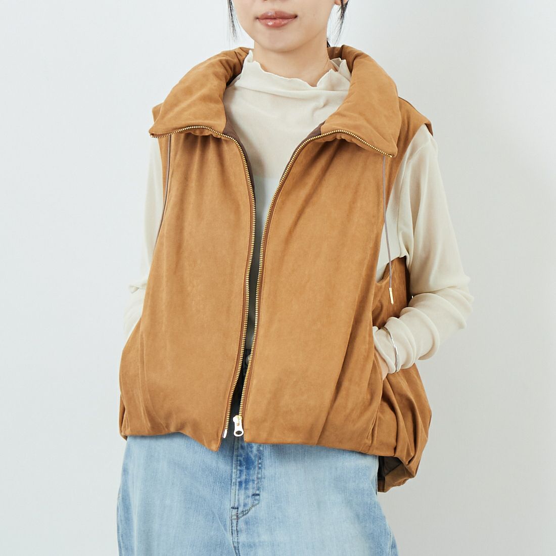 Margaux vintage [マルゴーヴィンテージ] スエードベスト [MG-JK-25110-A] CAMEL &&モデル身長：162cm 着用サイズ：F&&