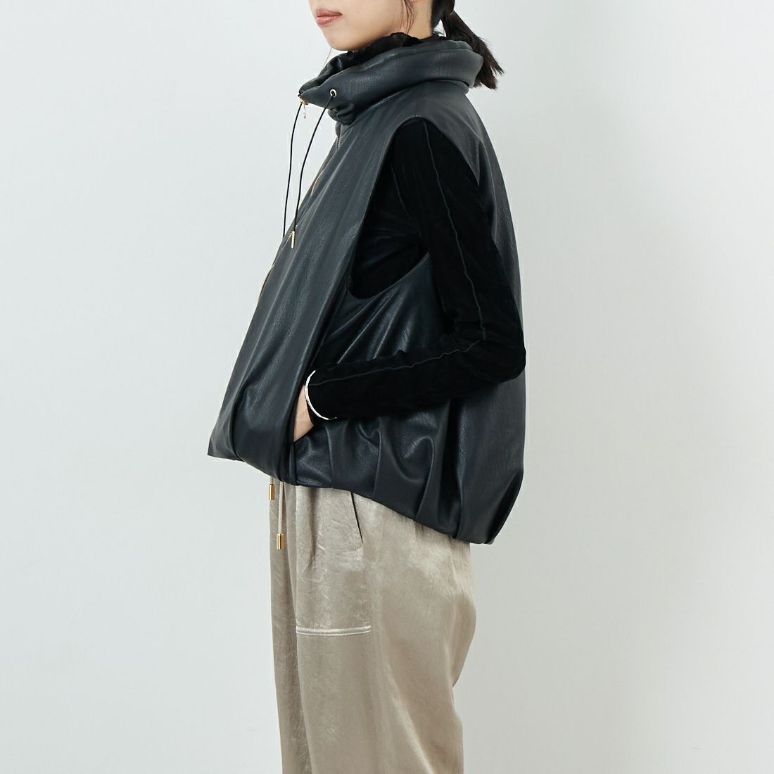 Margaux vintage [マルゴーヴィンテージ] レザーベスト [MG-JK-25077-A] BLACK &&モデル身長：162cm 着用サイズ：F&&