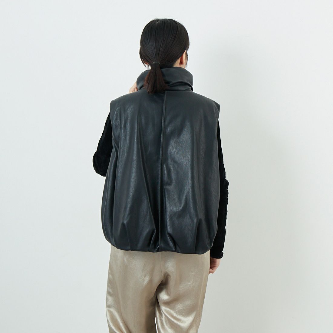 Margaux vintage [マルゴーヴィンテージ] レザーベスト [MG-JK-25077-A] BLACK &&モデル身長：162cm 着用サイズ：F&&