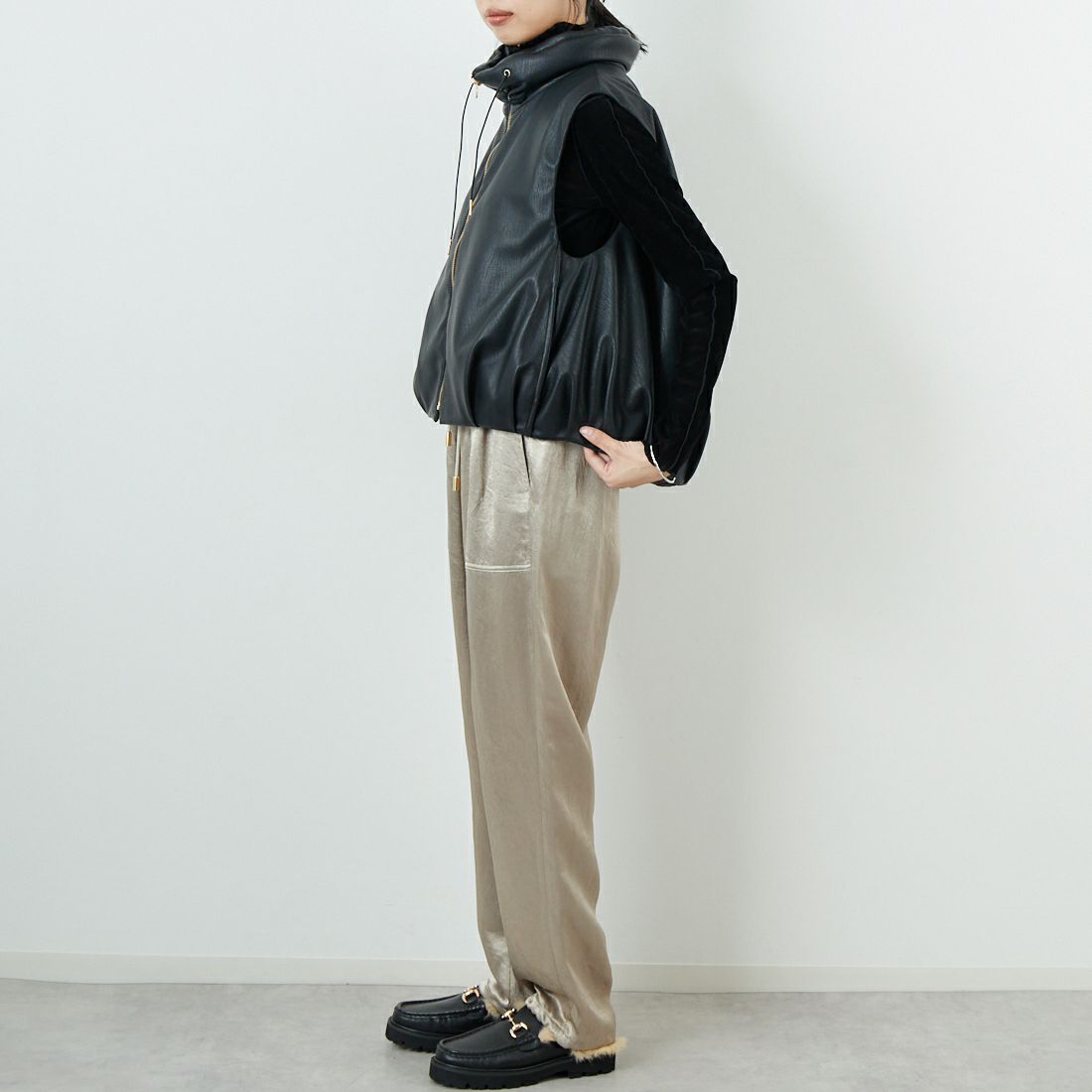 Margaux vintage [マルゴーヴィンテージ] レザーベスト [MG-JK-25077-A] BLACK &&モデル身長：162cm 着用サイズ：F&&