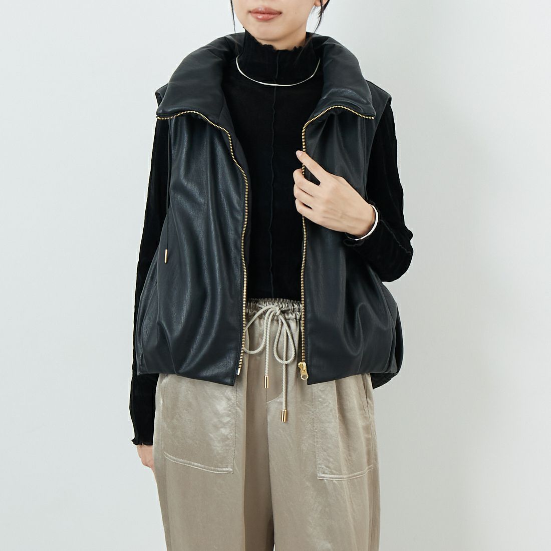 Margaux vintage [マルゴーヴィンテージ] レザーベスト [MG-JK-25077-A] BLACK &&モデル身長：162cm 着用サイズ：F&&