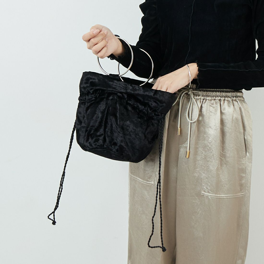 BAGMATI [バグマティ] メタルリングハンドルポーチ [AN-241249] BLACK