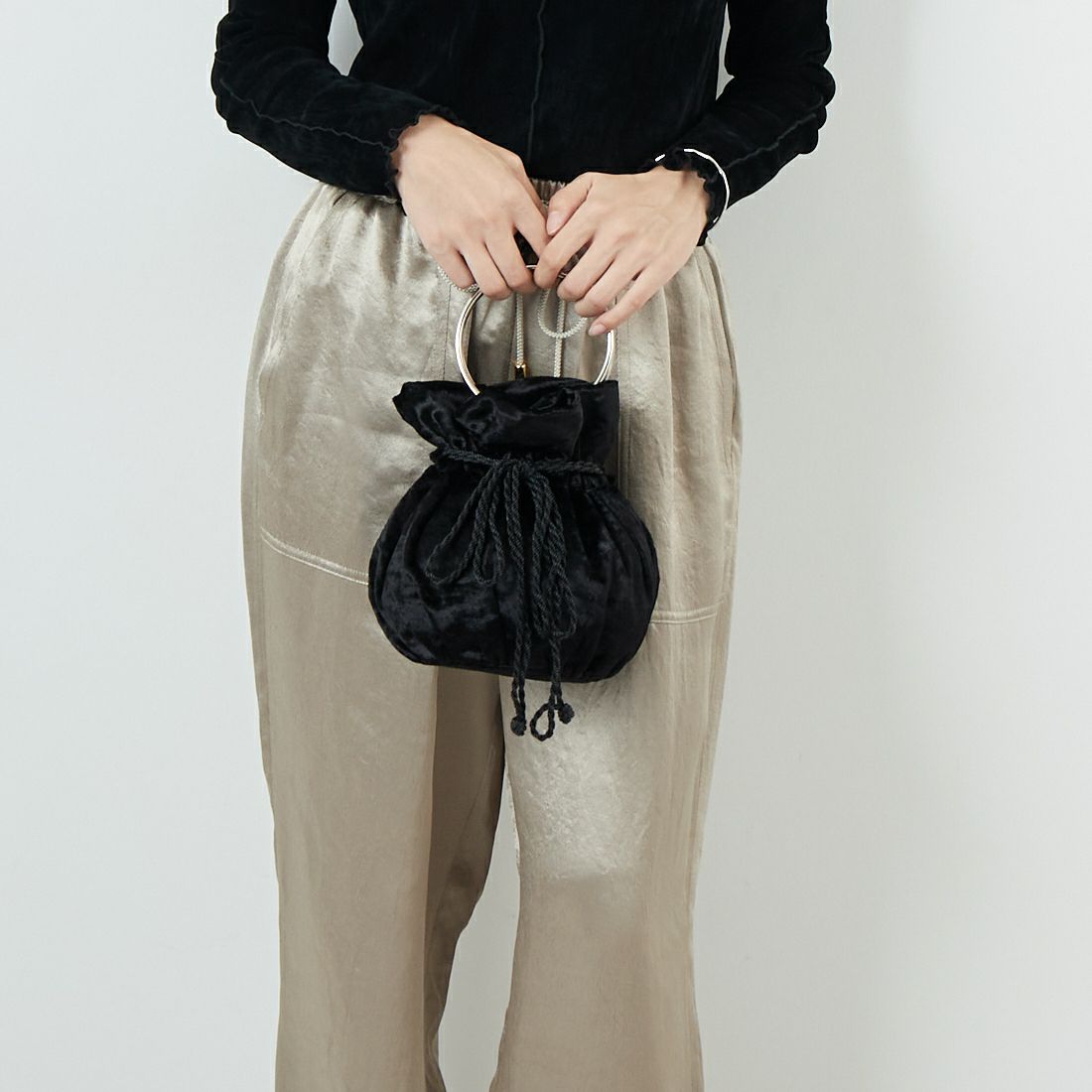 BAGMATI [バグマティ] メタルリングハンドルポーチ [AN-241249] BLACK