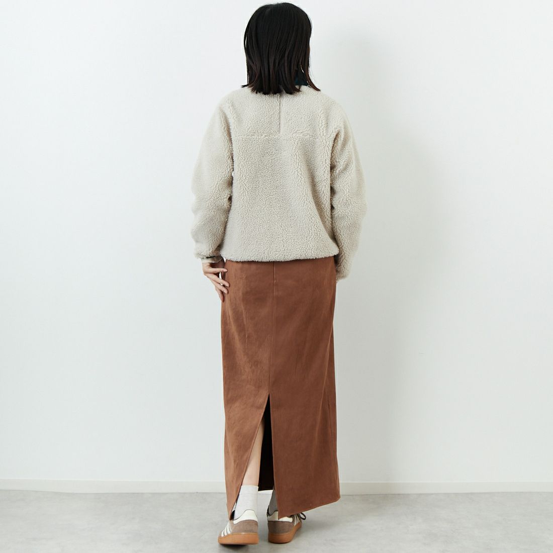 MICA&DEAL [マイカアンドディール] フェイクスエードタイトスカート [0125302238] CAMEL &&モデル身長：162cm 着用サイズ：36&&