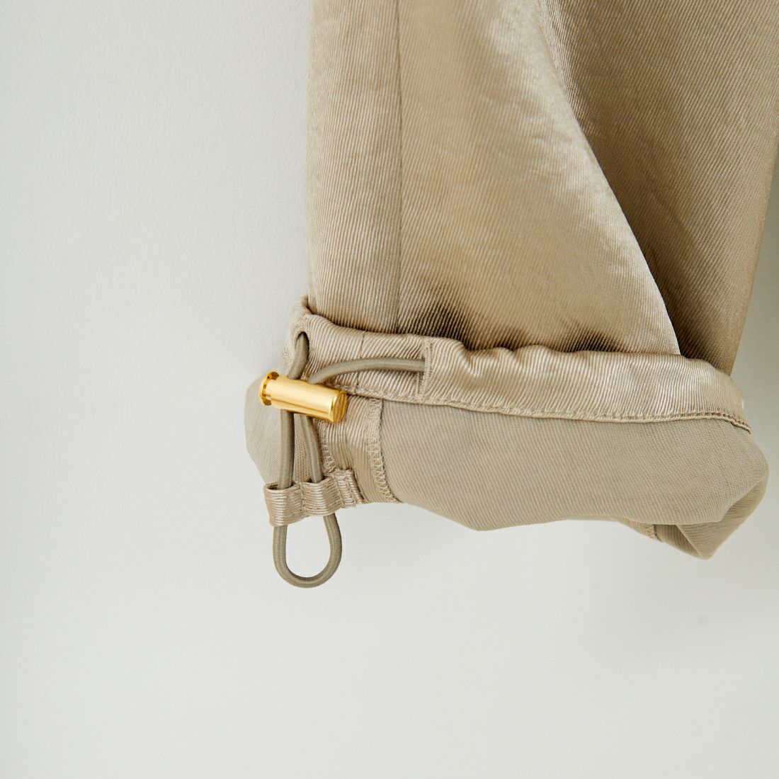 MICA&DEAL [マイカアンドディール] クラッシュサテンパラシュートパンツ [0125303240] BEIGE