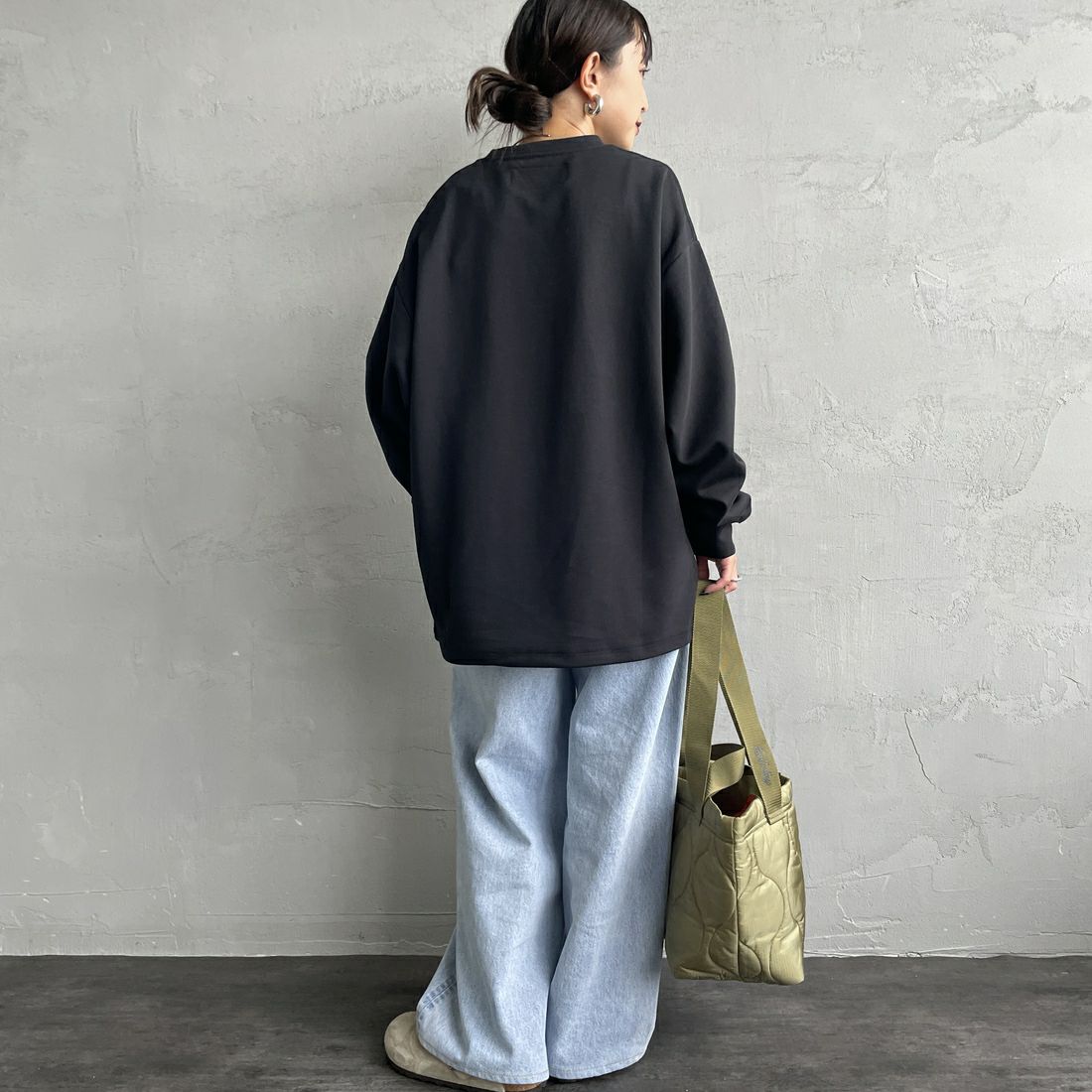 UNIVERSAL OVERALL [ユニバーサルオーバーオール] 別注 ドローコード付き ポンチロングスリーブTシャツ [U2533230IN-JF] BLACK &&モデル身長：150cm 着用サイズ：S&&