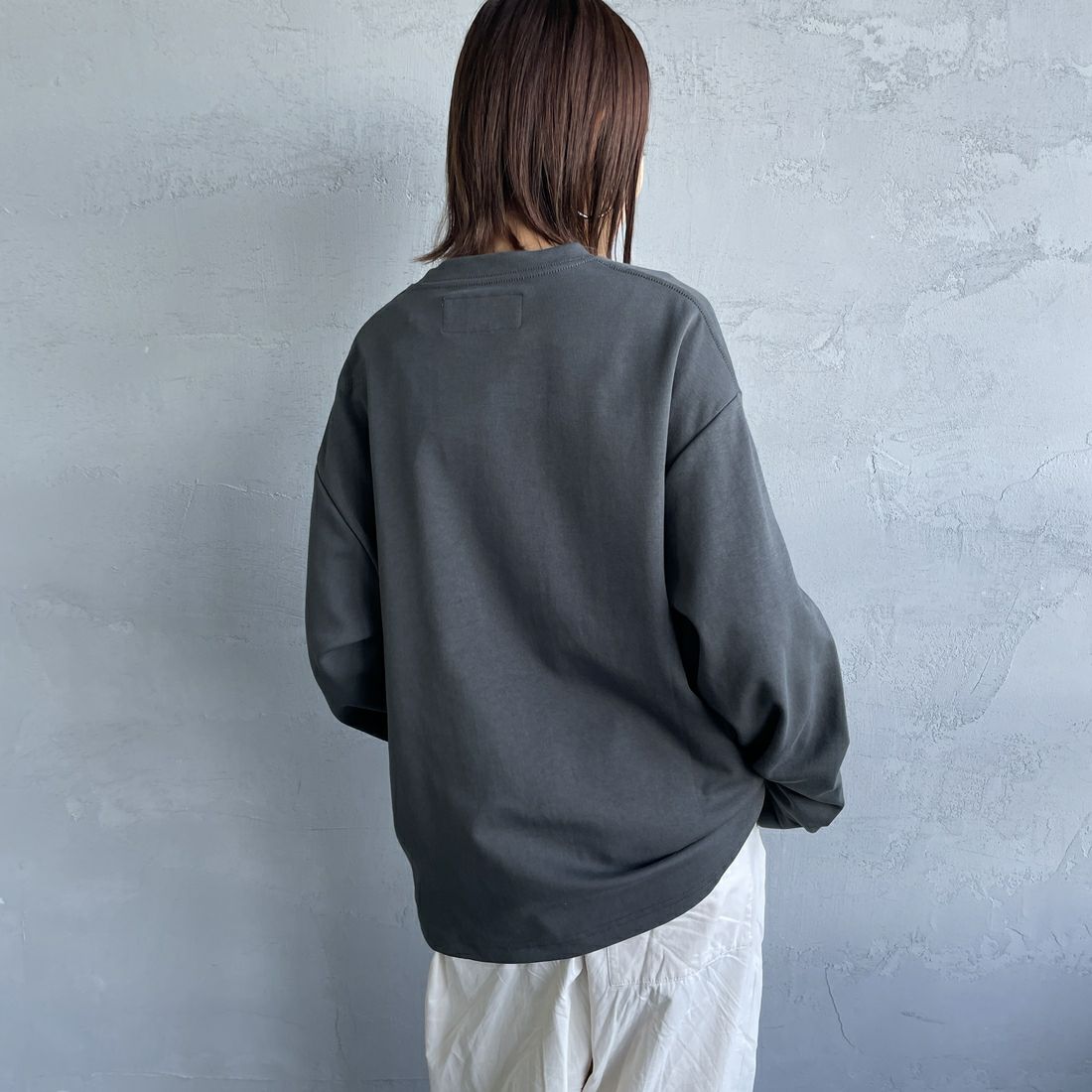 UNIVERSAL OVERALL [ユニバーサルオーバーオール] 別注 ドローコード付き ポンチロングスリーブTシャツ [U2533230IN-JF] CHARCOAL &&モデル身長：160cm 着用サイズ：S&&