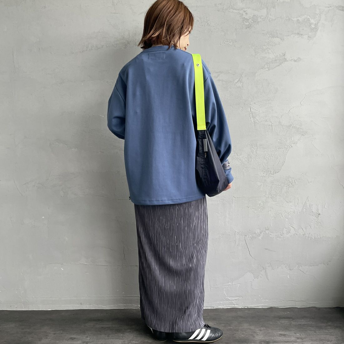 UNIVERSAL OVERALL [ユニバーサルオーバーオール] 別注 ドローコード付き ポンチロングスリーブTシャツ [U2533230IN-JF] BLUE &&モデル身長：158cm 着用サイズ：S&&