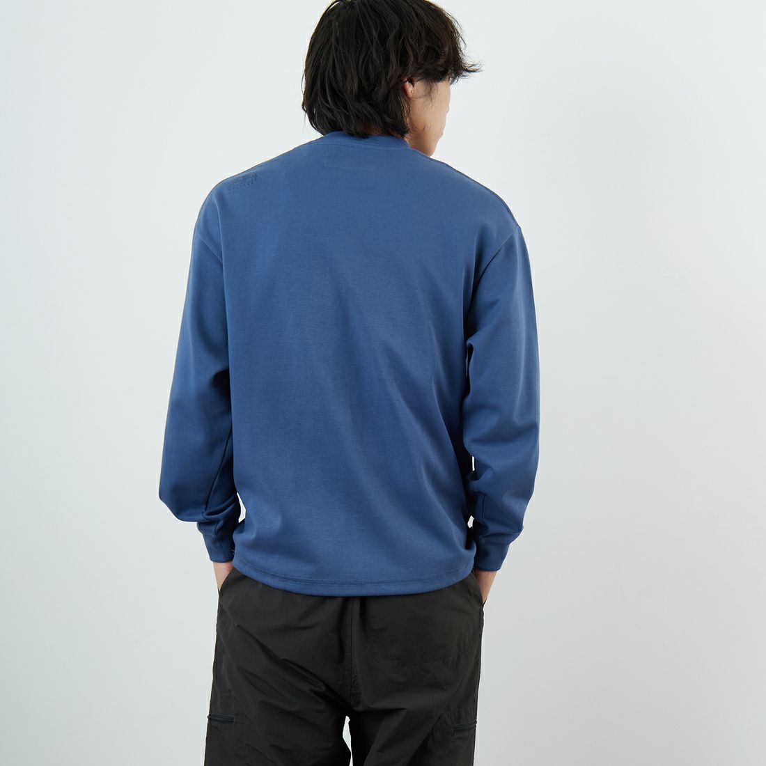 UNIVERSAL OVERALL [ユニバーサルオーバーオール] 別注 ドローコード付き ポンチロングスリーブTシャツ [U2533230IN-JF] BLUE &&モデル身長：179cm 着用サイズ：M&&