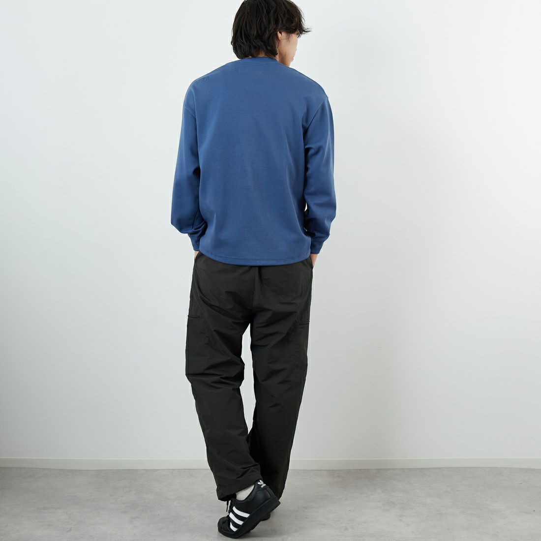 UNIVERSAL OVERALL [ユニバーサルオーバーオール] 別注 ドローコード付き ポンチロングスリーブTシャツ [U2533230IN-JF] BLUE &&モデル身長：179cm 着用サイズ：M&&