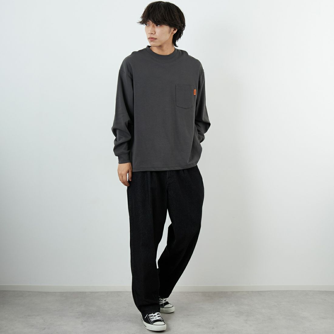 UNIVERSAL OVERALL [ユニバーサルオーバーオール] 別注 ドローコード付き ポンチロングスリーブTシャツ [U2533230IN-JF] CHARCOAL &&モデル身長：179cm 着用サイズ：L&&