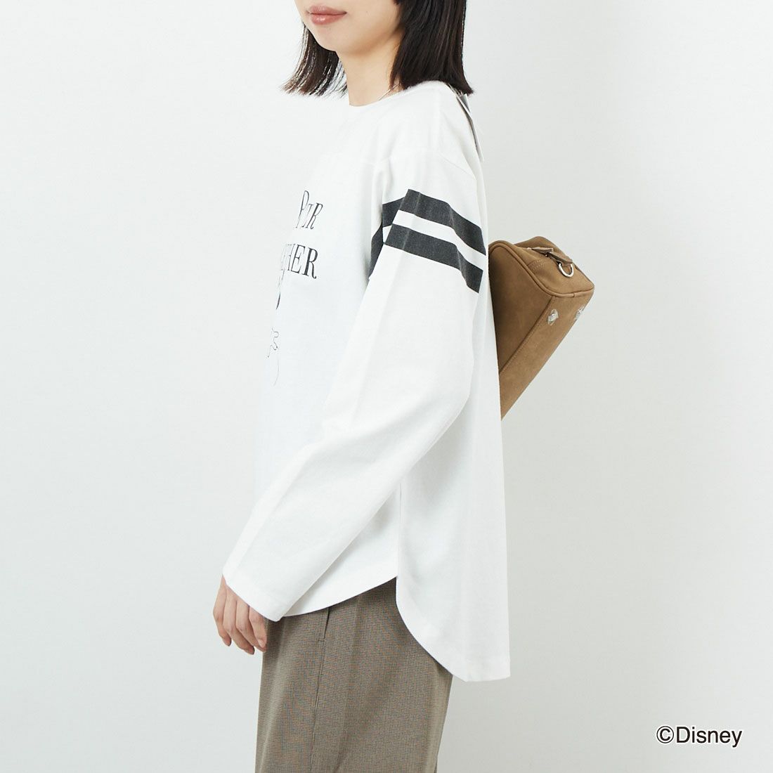 +81 BRANCA [ハチイチブランカ] MICKEY MOUSE/フットボールTシャツ [81B-25AW-CS07] OFF WHITE &&モデル身長：162cm 着用サイズ：F&&