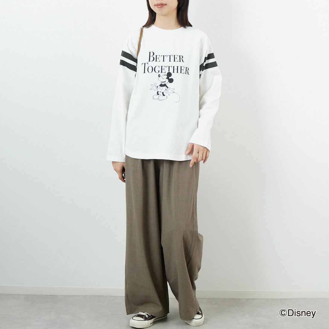 +81 BRANCA [ハチイチブランカ] MICKEY MOUSE/フットボールTシャツ [81B-25AW-CS07] OFF WHITE &&モデル身長：162cm 着用サイズ：F&&