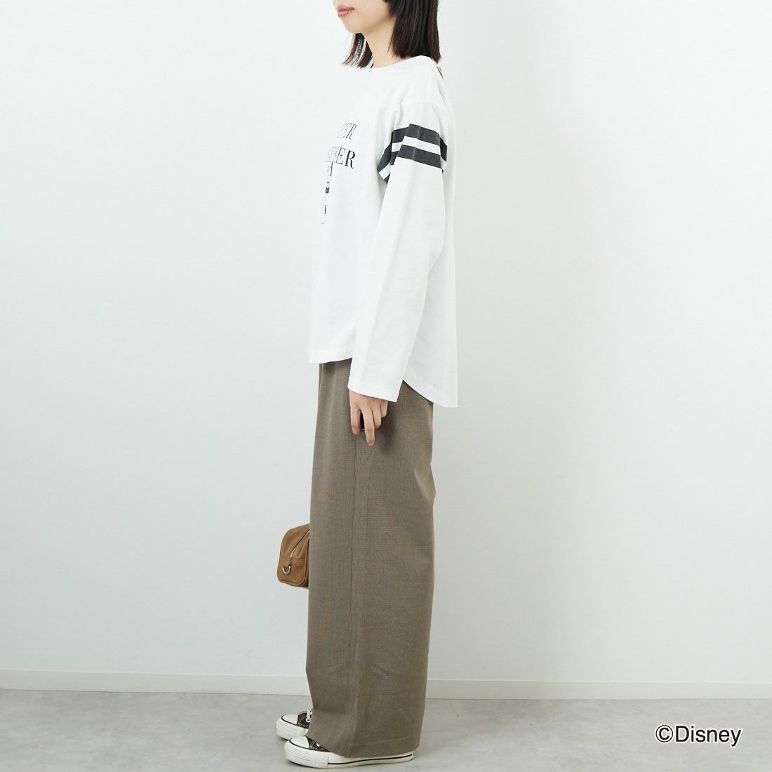 +81 BRANCA [ハチイチブランカ] MICKEY MOUSE/フットボールTシャツ [81B-25AW-CS07] OFF WHITE &&モデル身長：162cm 着用サイズ：F&&