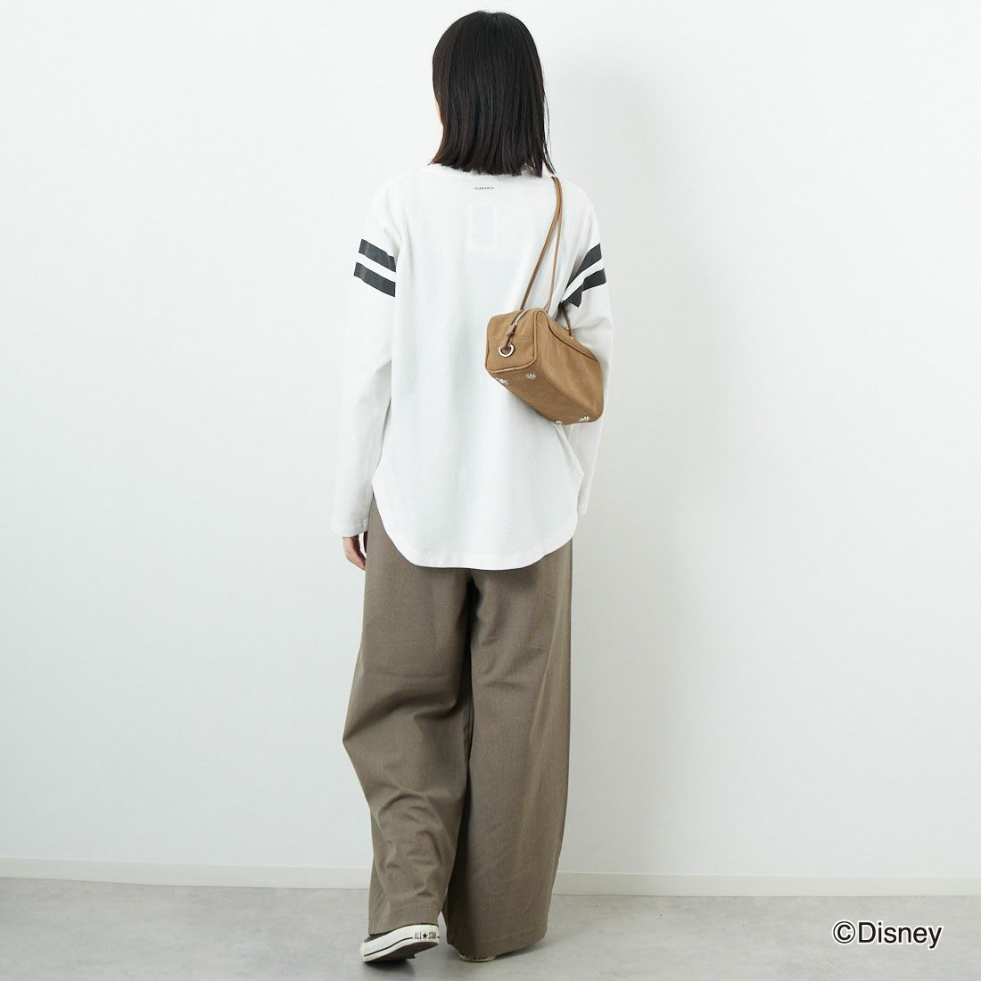 +81 BRANCA [ハチイチブランカ] MICKEY MOUSE/フットボールTシャツ [81B-25AW-CS07] OFF WHITE &&モデル身長：162cm 着用サイズ：F&&