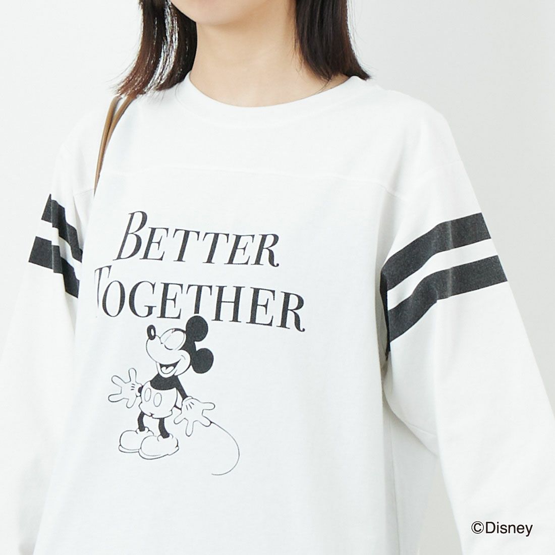 +81 BRANCA [ハチイチブランカ] MICKEY MOUSE/フットボールTシャツ [81B-25AW-CS07] OFF WHITE &&モデル身長：162cm 着用サイズ：F&&