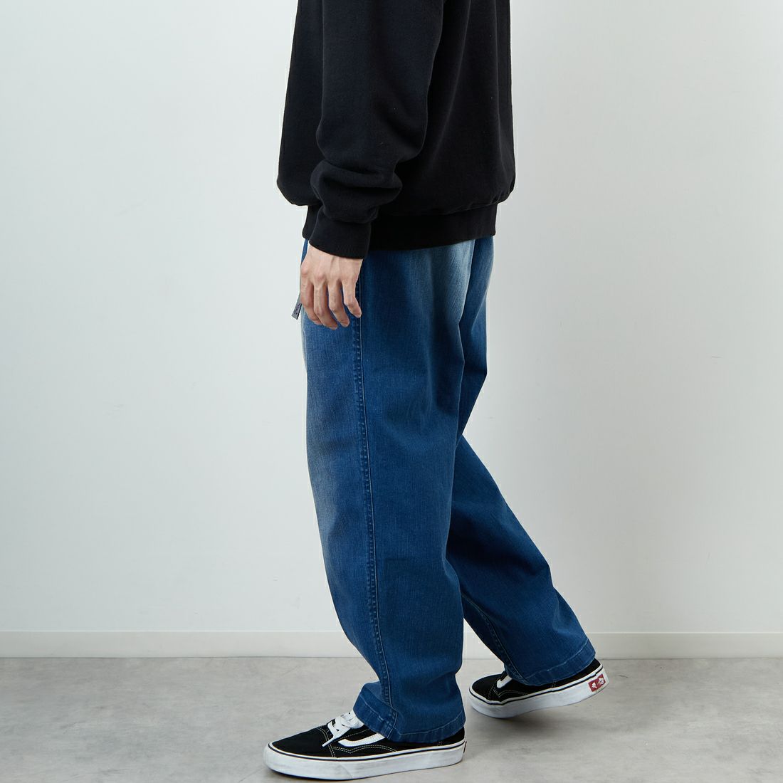GRAMiCCi [グラミチ] 別注 ストレッチデニム エブリデイパンツ [GUP5-F1023-JF] D.USED BLU &&モデル身長：168cm 着用サイズ：L&&