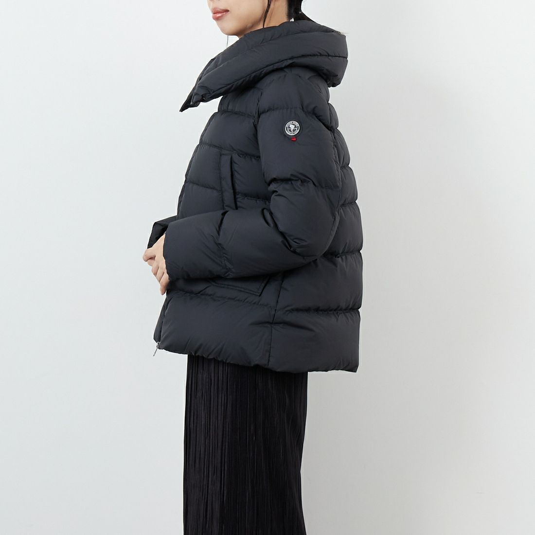 CAPE HORN [ケープホーン] CONARIPE  ダウンジャケット [B2564] 500 BLACK &&モデル身長：162cm 着用サイズ：40&&