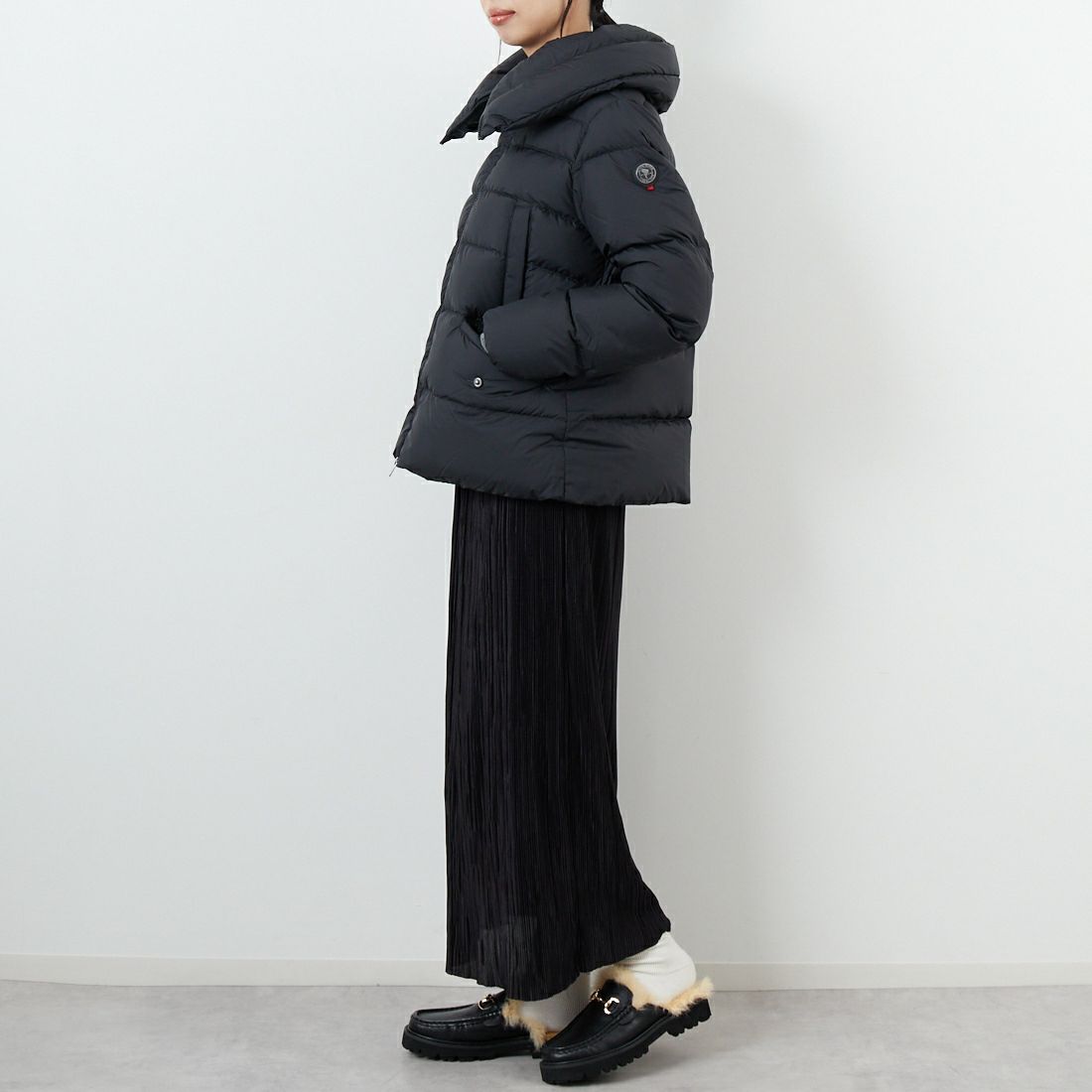 CAPE HORN [ケープホーン] CONARIPE  ダウンジャケット [B2564] 500 BLACK &&モデル身長：162cm 着用サイズ：40&&