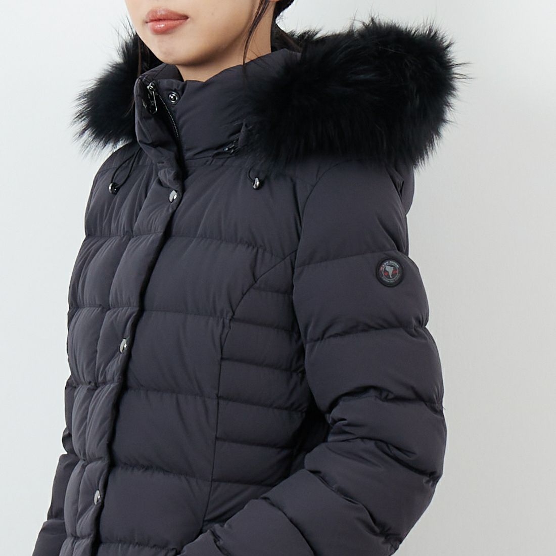 CAPE HORN [ケープホーン] QUINA MURMASKY ダウンジャケット [B2575] 500 BLACK &&モデル身長：162cm 着用サイズ：42&&