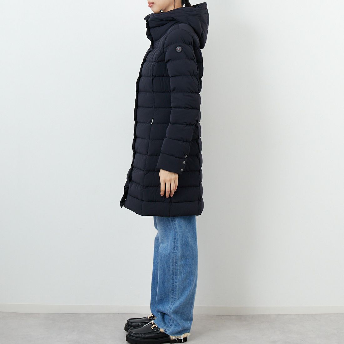 CAPE HORN [ケープホーン] SANTACRUZ ダウンジャケット [B2570] 500 BLACK &&モデル身長：162cm 着用サイズ：42&&