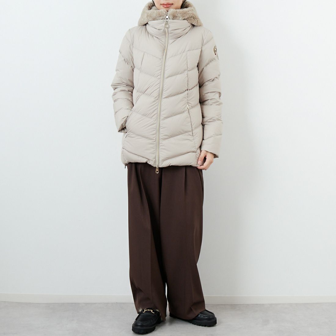 CAPE HORN [ケープホーン] ALVAREZ ダウンジャケット [B2566] 107 SAFARI &&モデル身長：162cm 着用サイズ：40&&