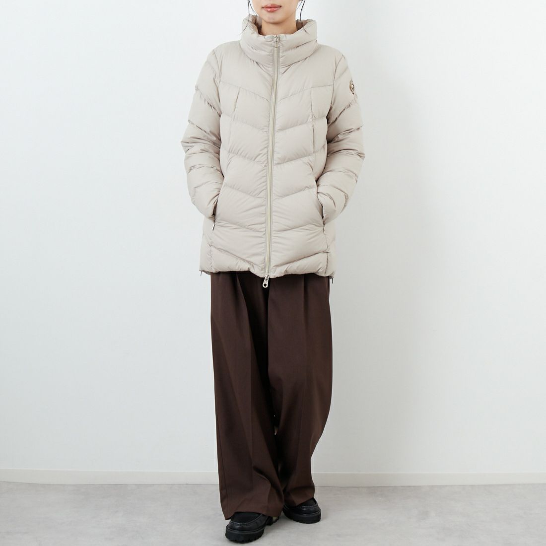 CAPE HORN [ケープホーン] ALVAREZ ダウンジャケット [B2566] 107 SAFARI &&モデル身長：162cm 着用サイズ：40&&