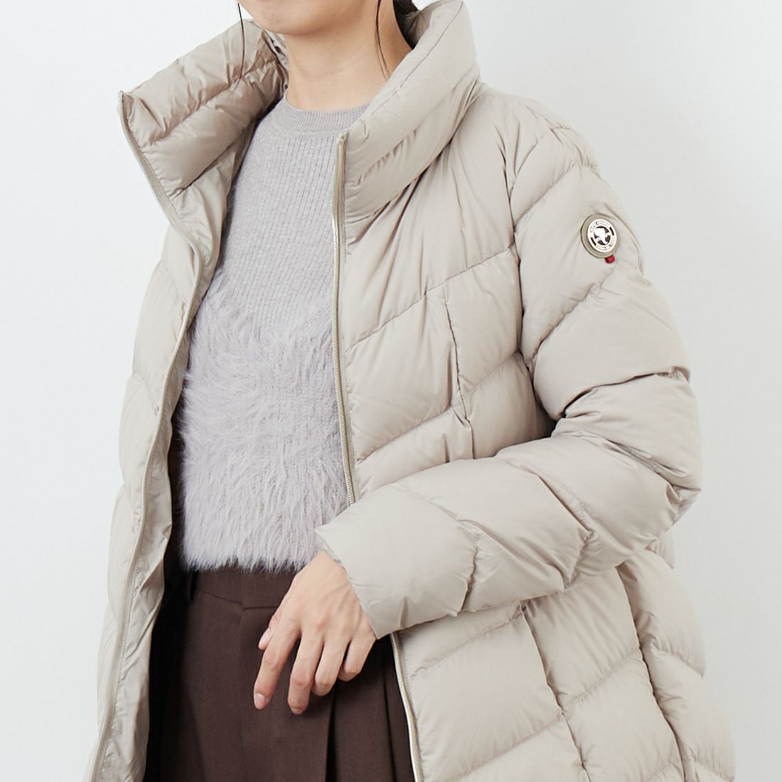 CAPE HORN [ケープホーン] ALVAREZ ダウンジャケット [B2566] 107 SAFARI &&モデル身長：162cm 着用サイズ：40&&