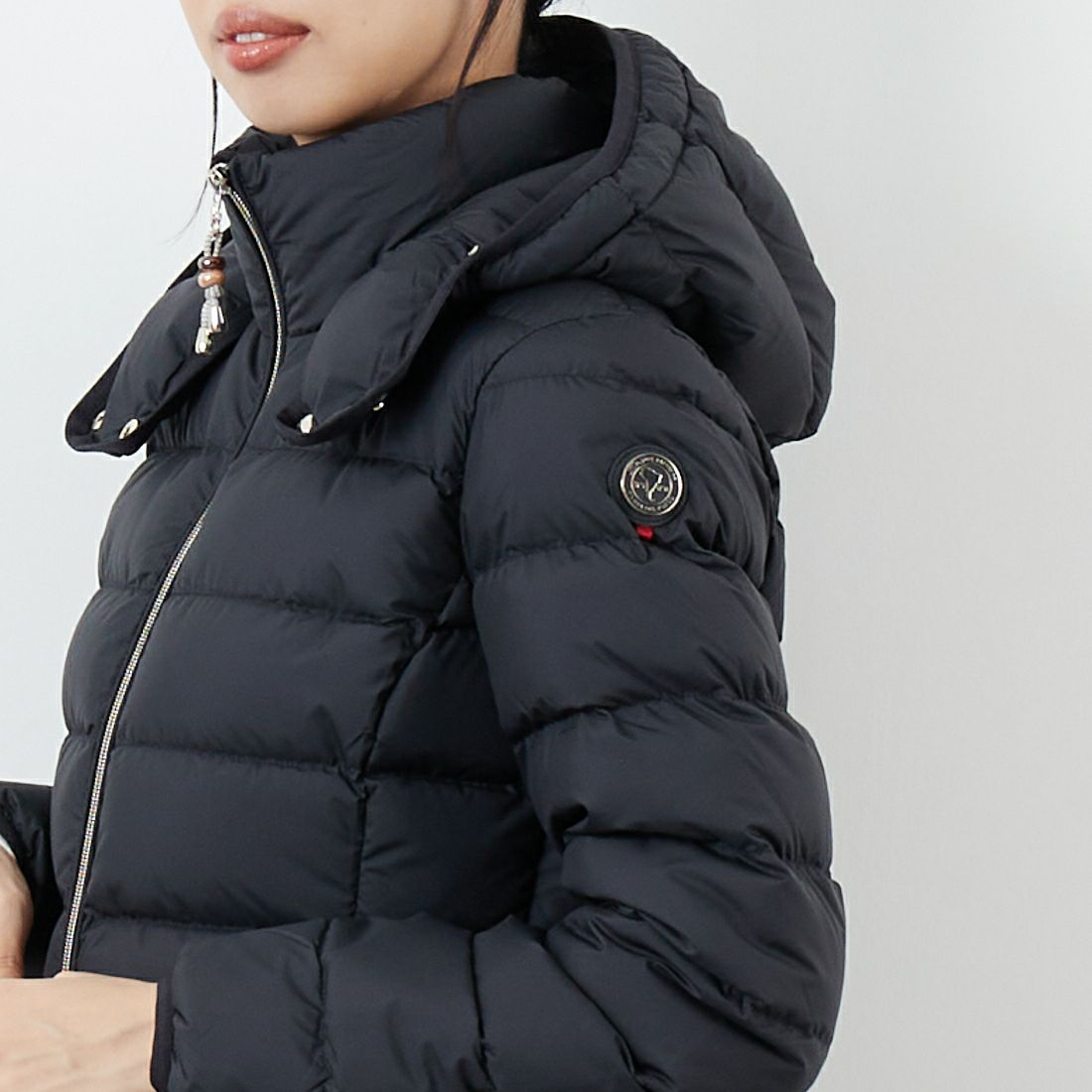 CAPE HORN [ケープホーン] MATT STELLA ダウンジャケット [B2560] 501 BLACK &&モデル身長：162cm 着用サイズ：40&&