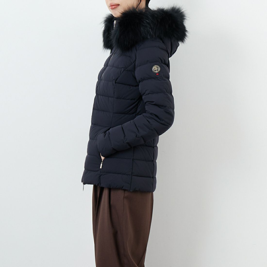 CAPE HORN [ケープホーン] SALTA MURMASKY ダウンジャケット [B2576] 501 BLACK &&モデル身長：162cm 着用サイズ：42&&
