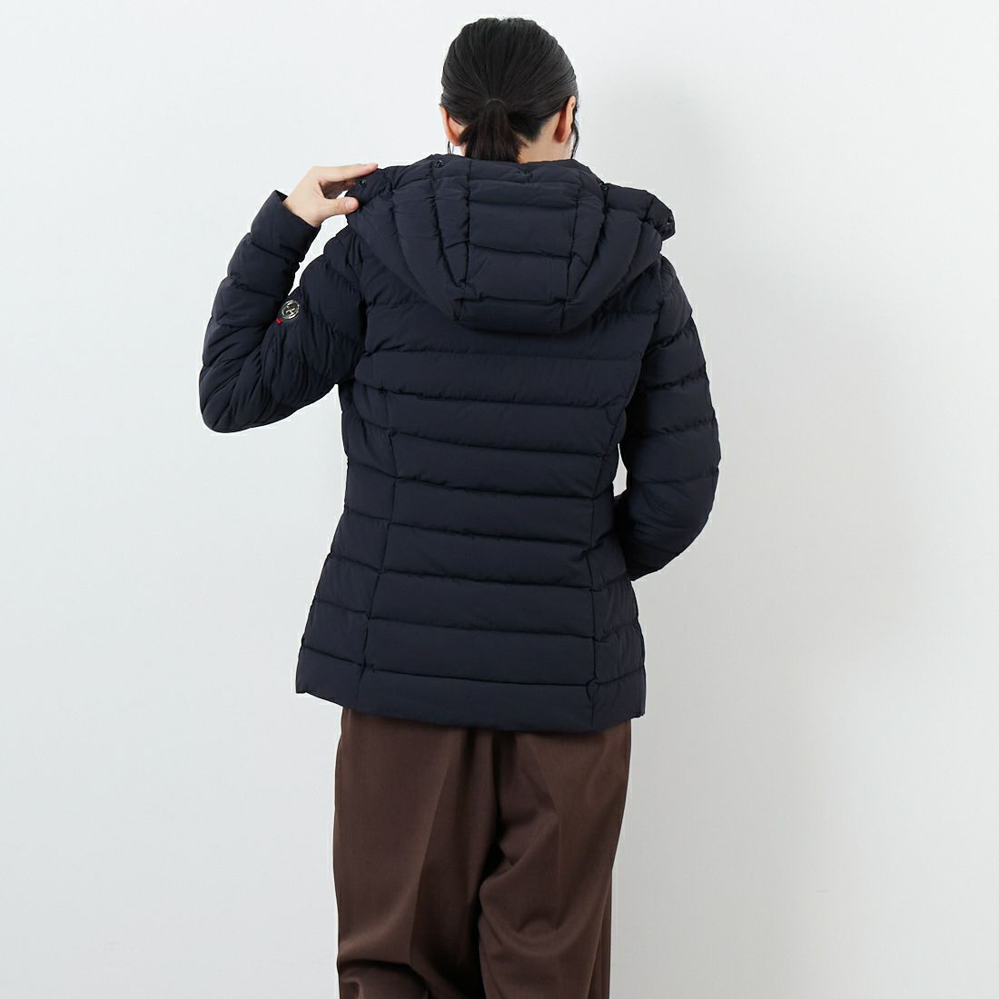 CAPE HORN [ケープホーン] SALTA MURMASKY ダウンジャケット [B2576] 501 BLACK &&モデル身長：162cm 着用サイズ：42&&