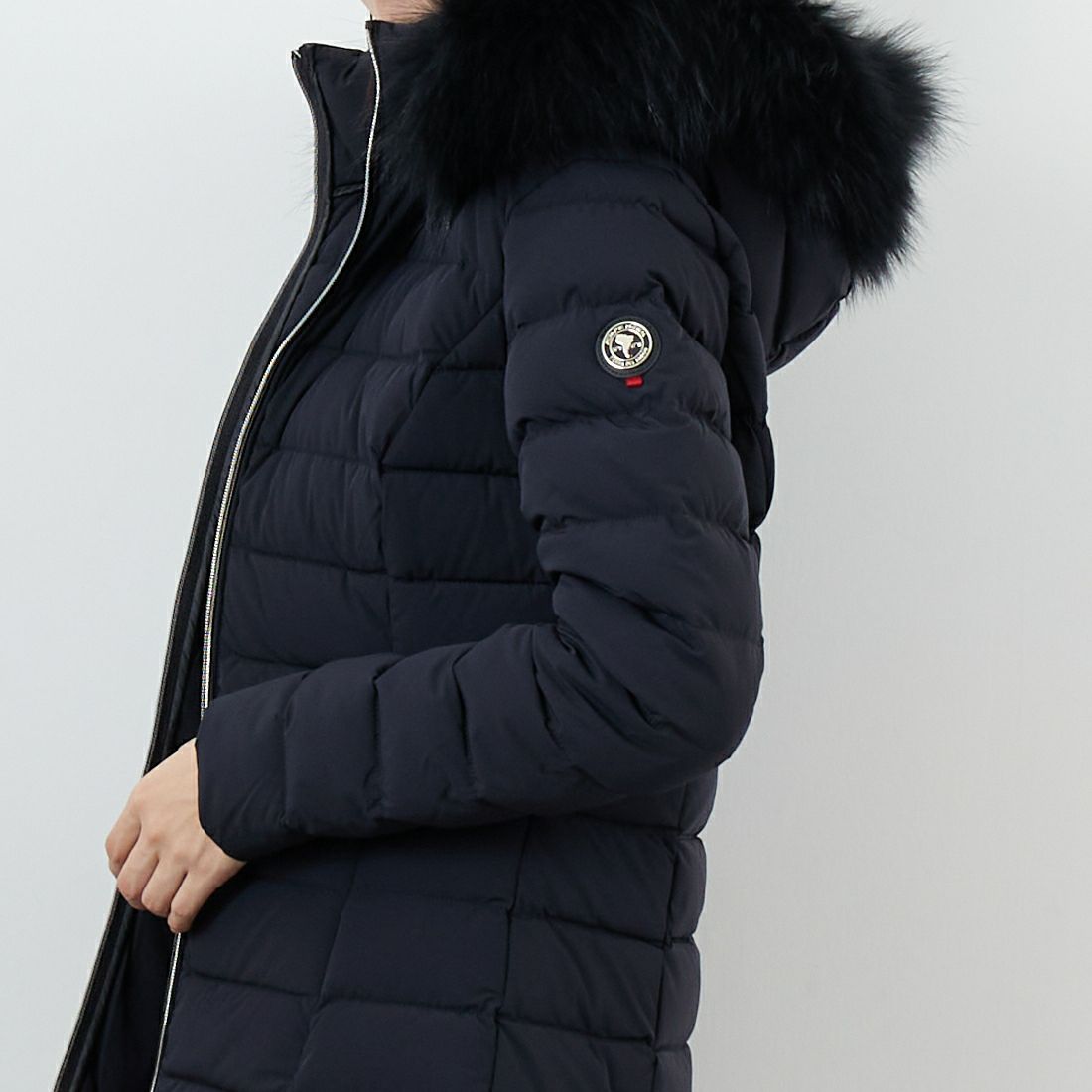 CAPE HORN [ケープホーン] SALTA MURMASKY ダウンジャケット [B2576] 501 BLACK &&モデル身長：162cm 着用サイズ：42&&