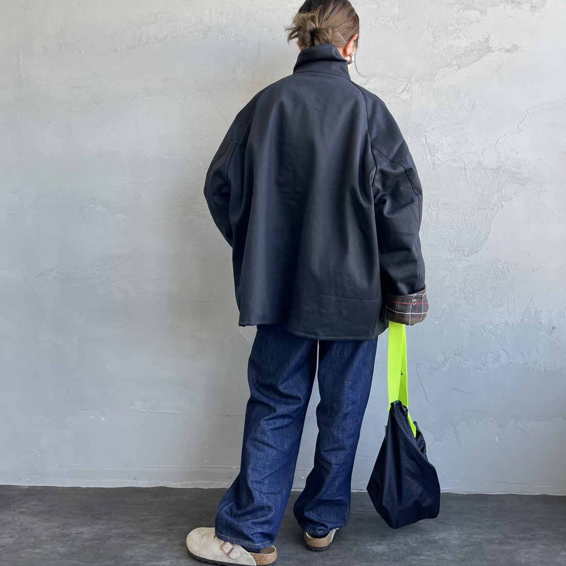 Barbour [バブアー] 別注 中綿入り TRANSPORT コーデュラデニム トランスポートジャケット [MCAS204-JF] BLACK&&モデル身長：150cm 着用サイズ：36&&