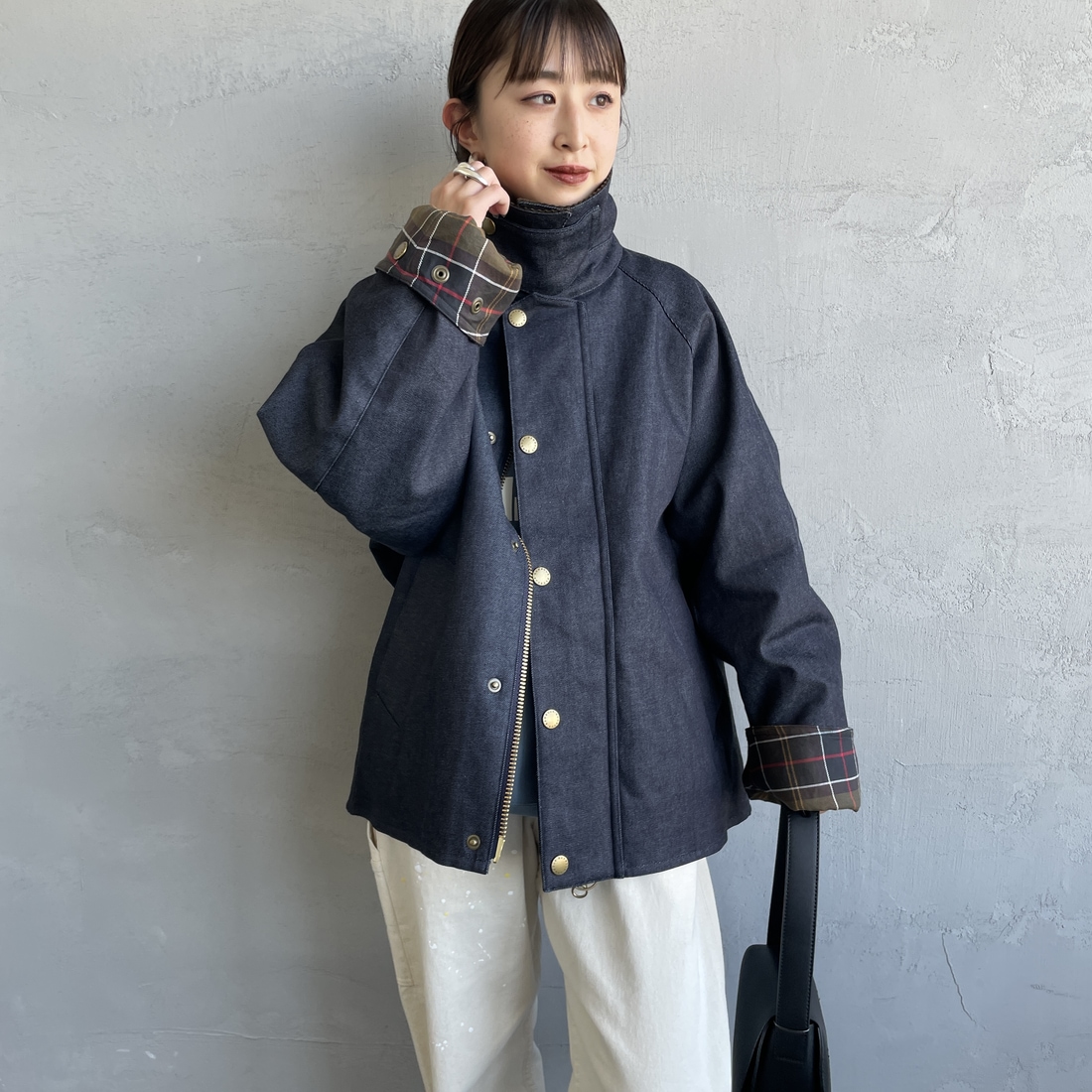 Barbour [バブアー] 別注 中綿入り TRANSPORT コーデュラデニム トランスポートジャケット [MCAS204-JF] BLUE&&モデル身長：150cm 着用サイズ：34&&