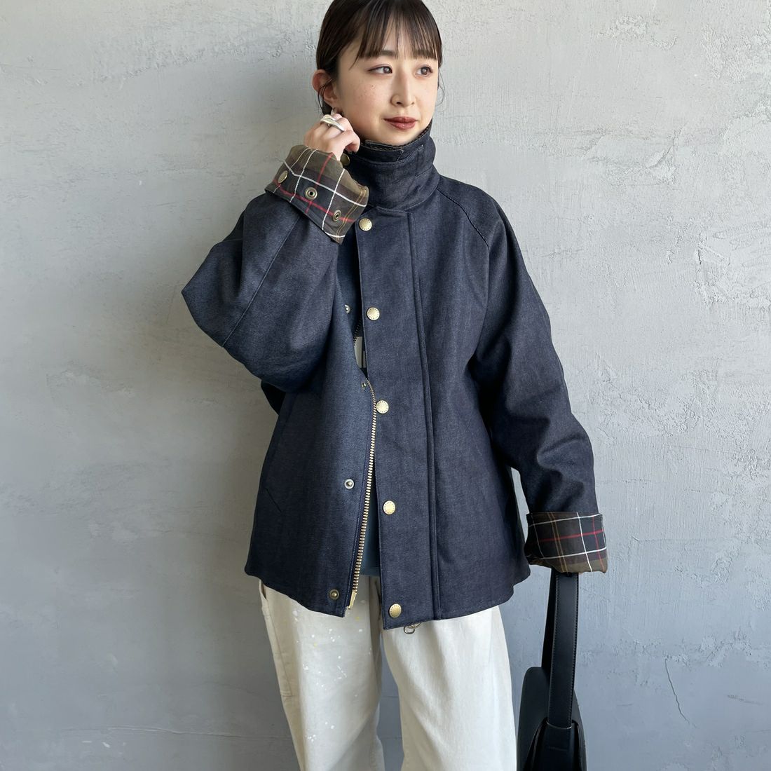 Barbour [バブアー] 別注 中綿入り TRANSPORT コーデュラデニム トランスポートジャケット [MCAS204-JF] BLUE&&モデル身長：150cm 着用サイズ：34&&