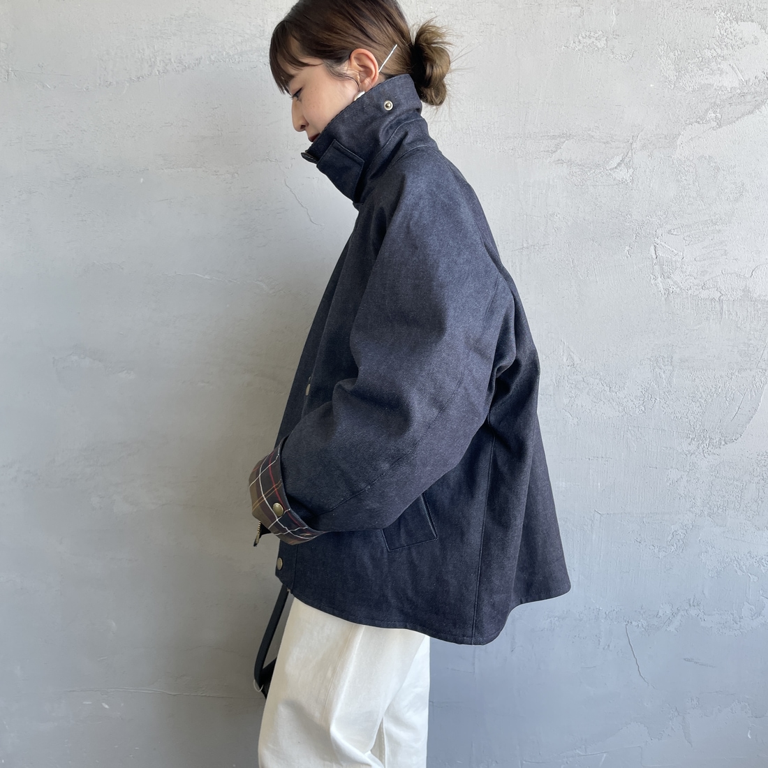 Barbour [バブアー] 別注 中綿入り TRANSPORT コーデュラデニム トランスポートジャケット [MCAS204-JF] BLUE&&モデル身長：150cm 着用サイズ：34&&