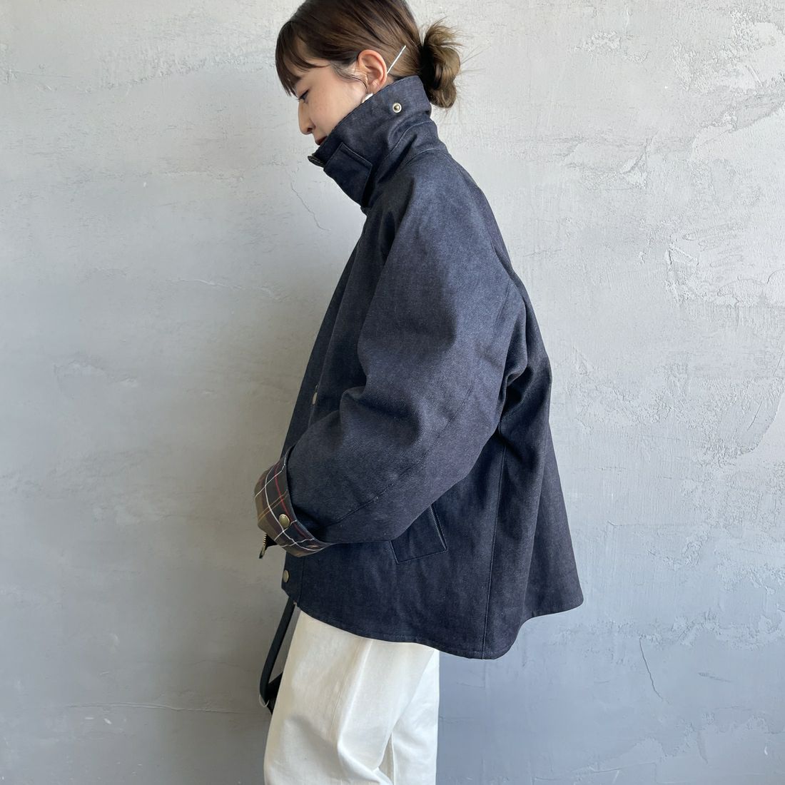 Barbour [バブアー] 別注 中綿入り TRANSPORT コーデュラデニム トランスポートジャケット [MCAS204-JF] BLUE&&モデル身長：150cm 着用サイズ：34&&