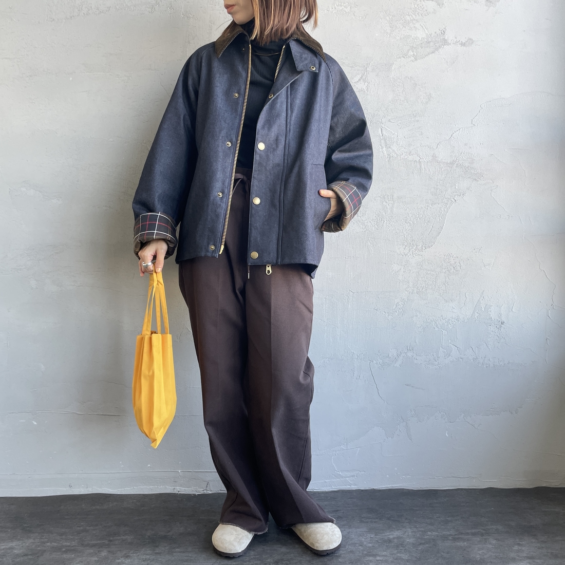 Barbour [バブアー] 別注 中綿入り TRANSPORT コーデュラデニム トランスポートジャケット [MCAS204-JF] BLUE&&モデル身長：158cm 着用サイズ：34&&